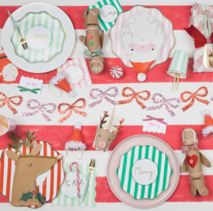 Reindeer With Holly Plates